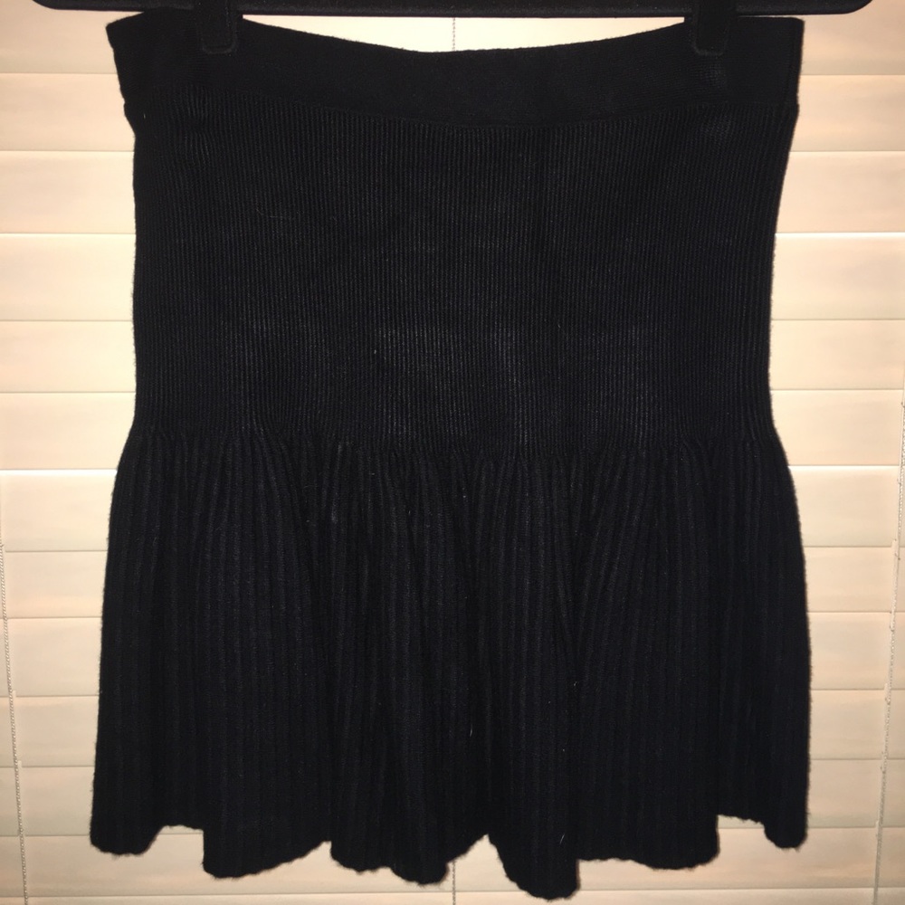 EUC Express Sweater Skirt Size M